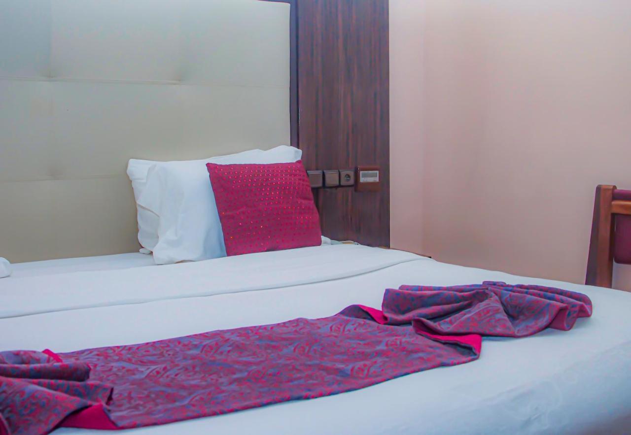 Hotel Fleur De Lys Almadies ダカール エクステリア 写真