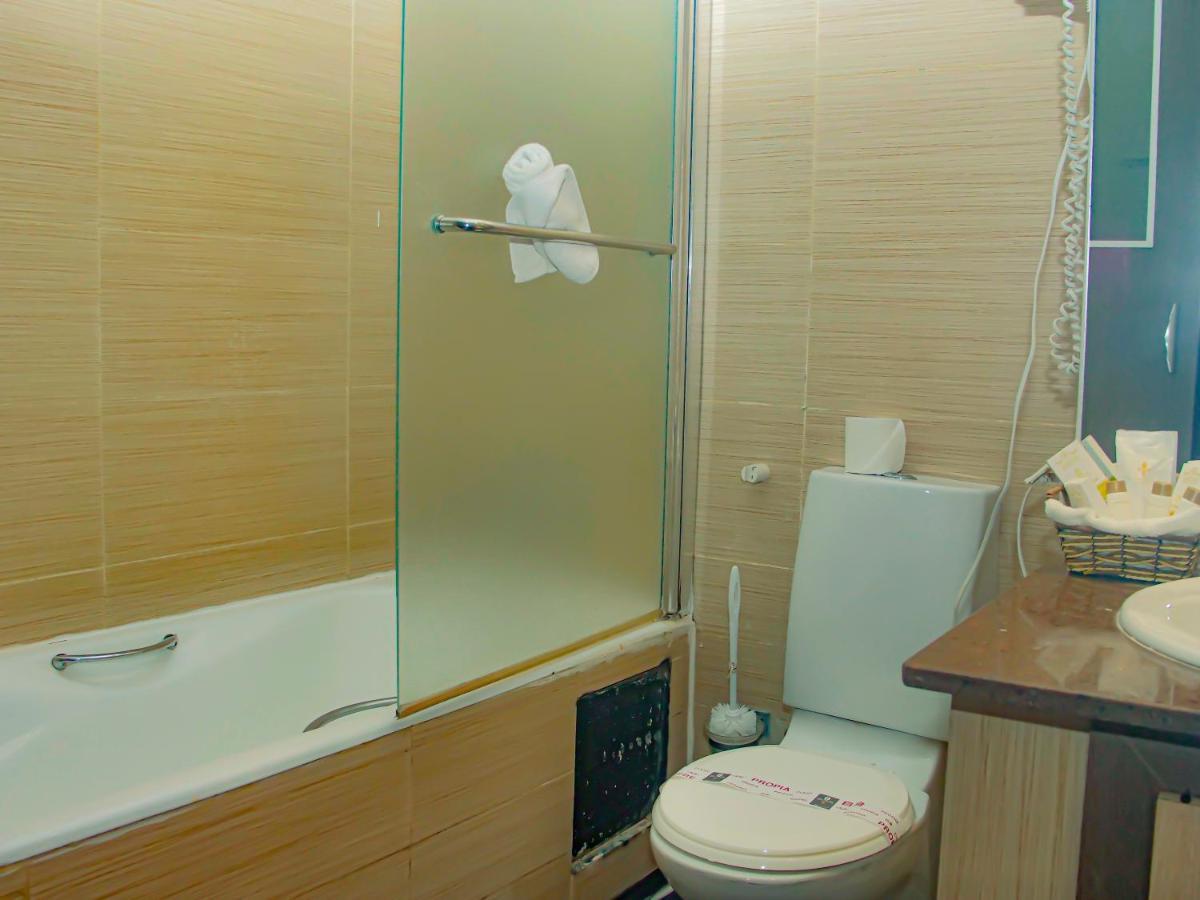 Hotel Fleur De Lys Almadies ダカール エクステリア 写真