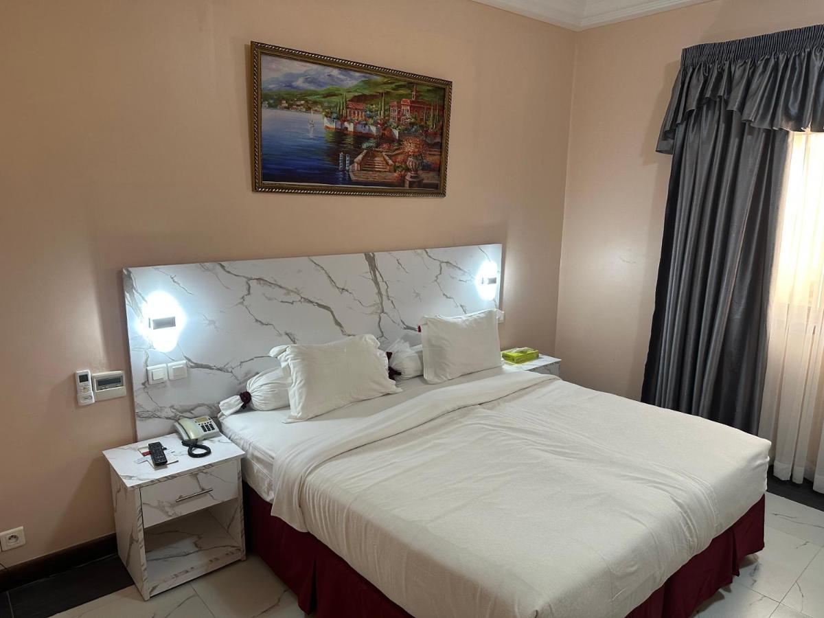 Hotel Fleur De Lys Almadies ダカール エクステリア 写真
